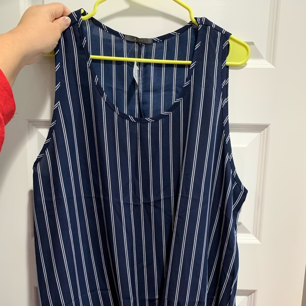 Stripped sleeveless shirt with front tie